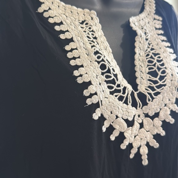 Max Studio Black Sleeveless Blouse with Ivory Crochet Neckline – Size 2X – NWT - Picture 2 of 6